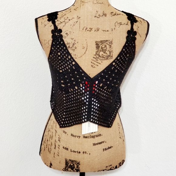 Native Rose black crocheted top white center crop lightweight NWT - Picture 2 of 8